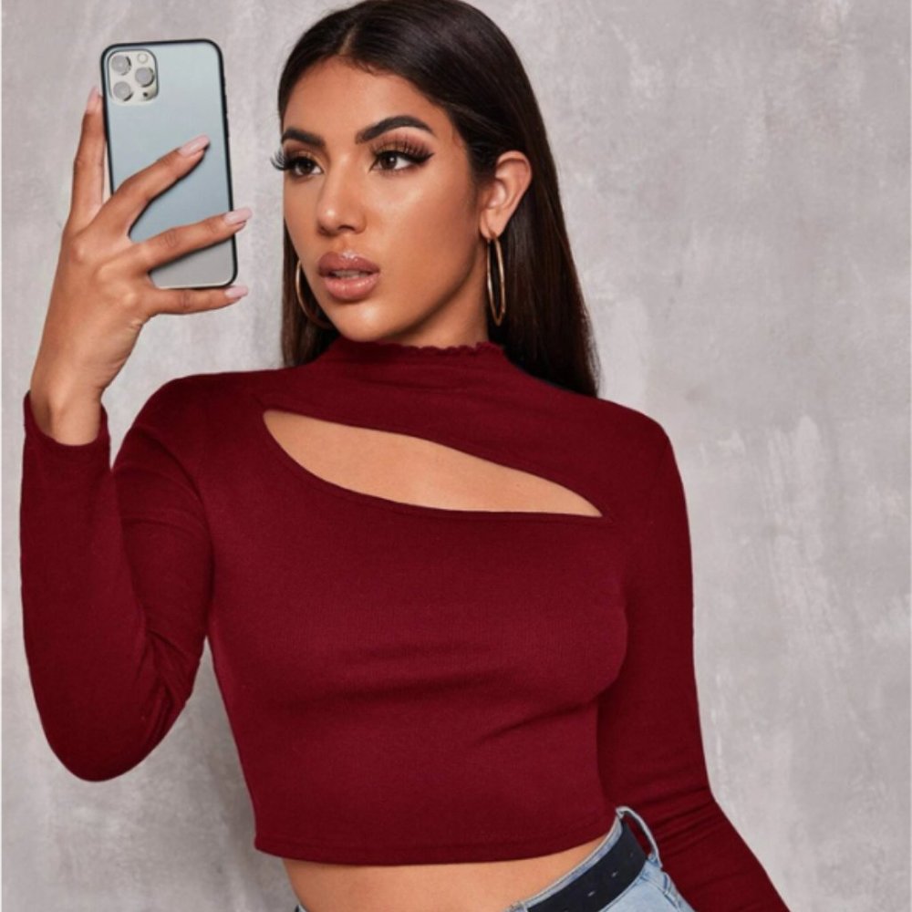 NWOT - Cut Out Detail Crop Tee